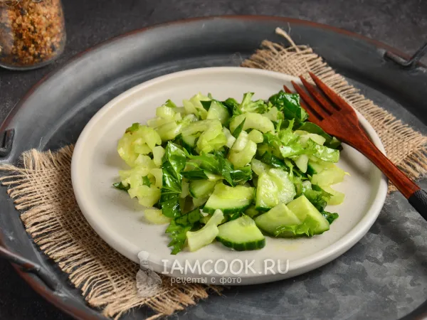 Фото готового блюда: Салат со шпинатом и сельдереем