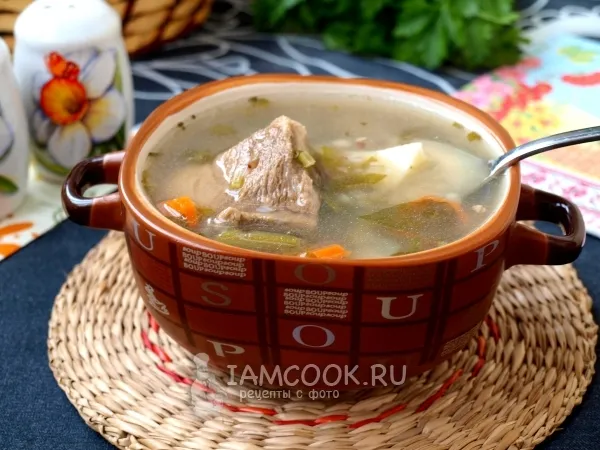 Фото готового блюда: Мясной суп с гречкой, стручковой фасолью и шпинатом