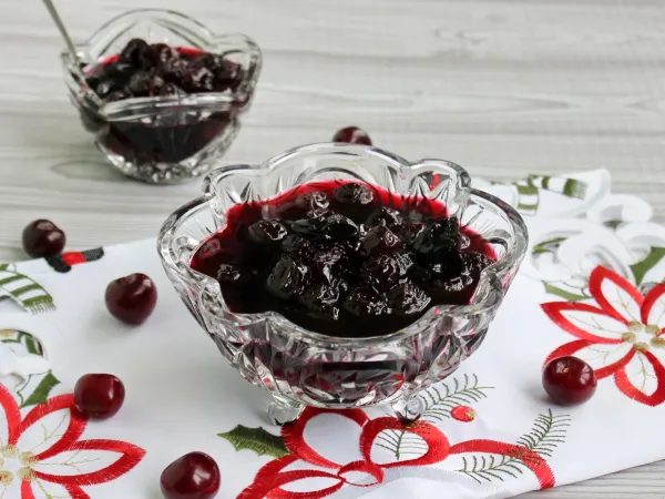 Фото блюда: Варенье из вишни с черносливом на зиму