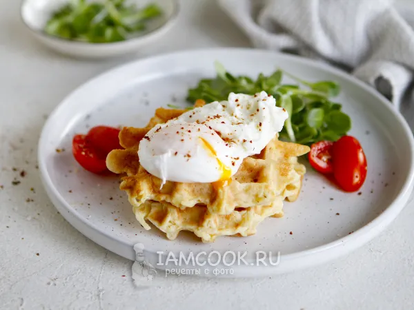 Фото блюда: Картофельные вафли с яйцом пашот