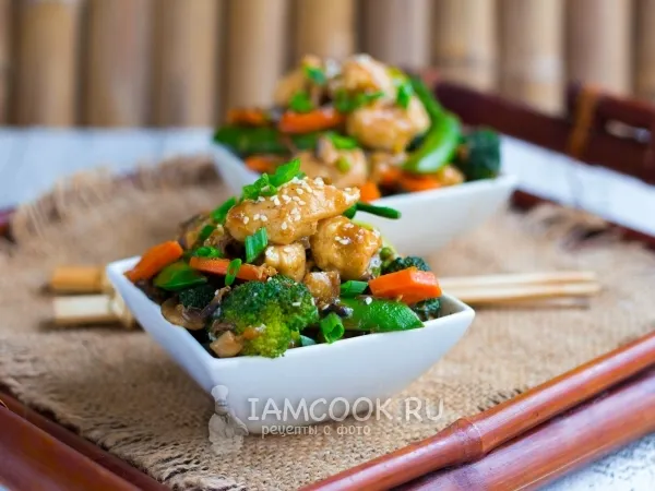 Фото готового блюда: Му Гу Гай Пан – курица с грибами по-китайски