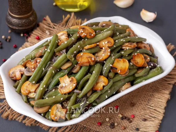 Фото готового блюда: Жареная стручковая фасоль с грибами