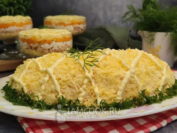 Фото готового блюда: Салат «Мимоза» с горбушей горячего копчения