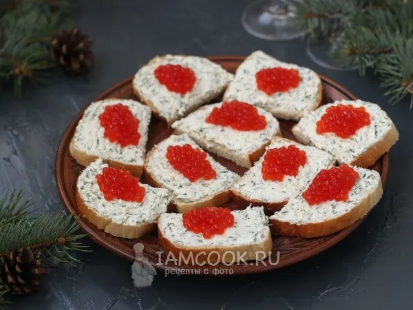 Фото блюда: Бутерброды с красной икрой и сыром фета