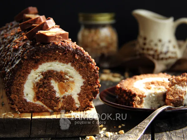 Фото готового блюда: Рулет «Сникерс»