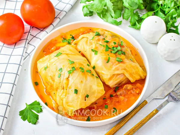 Фото блюда: Замороженные голубцы в томатном соусе на сковороде