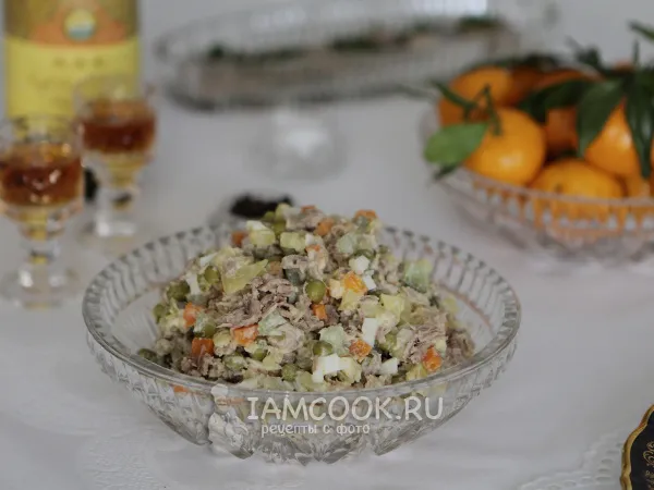 Фото готового блюда: Оливье с яблоком и говядиной (вкус детства)