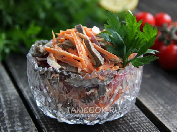 Фото готового блюда: Салат из свиного сердца с морковью и луком