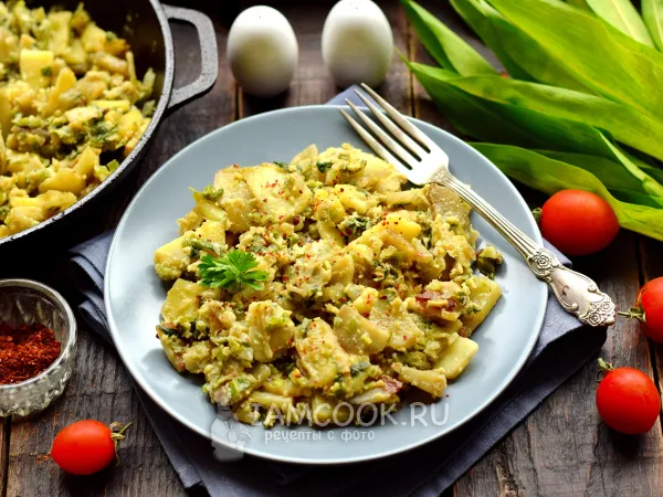 Фото блюда: Жареный картофель с черемшой и яйцами