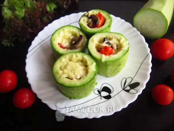 Фото блюда: Бочонки из кабачков с грибами и моцареллой