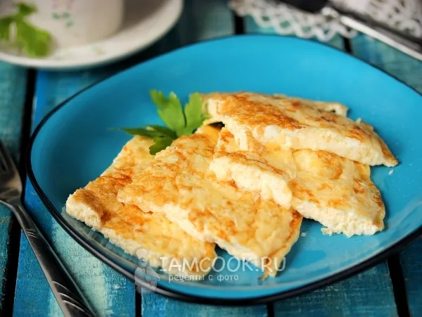 Фото готового блюда: Омлет с молоком на сковороде