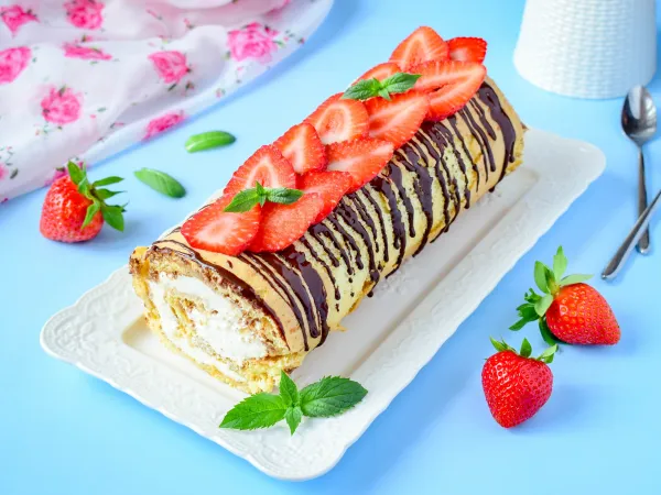 Фото готового блюда: Бисквитный рулет с маскарпоне