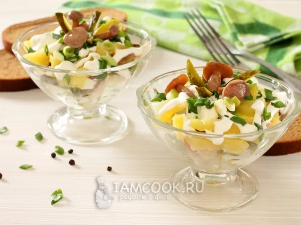 Фото готового блюда: Салат «Дубок» с курицей и грибами