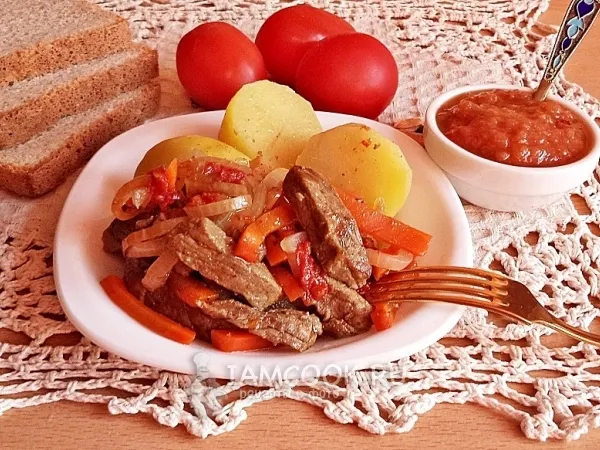 Фото блюда: Говядина с овощами в горшочках