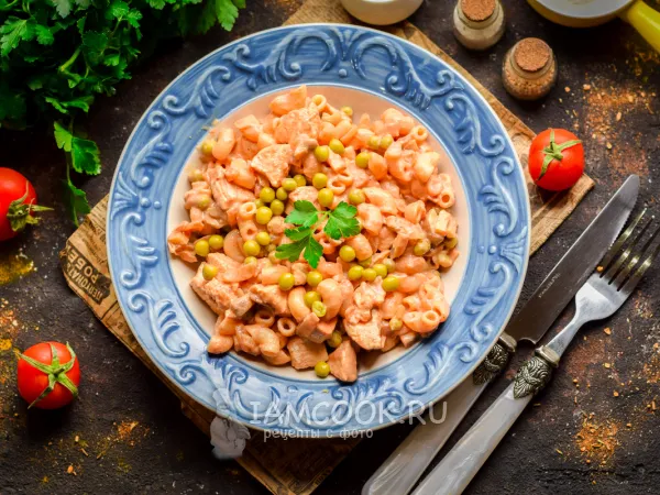 Фото блюда: Макароны с курицей, грибами и горошком