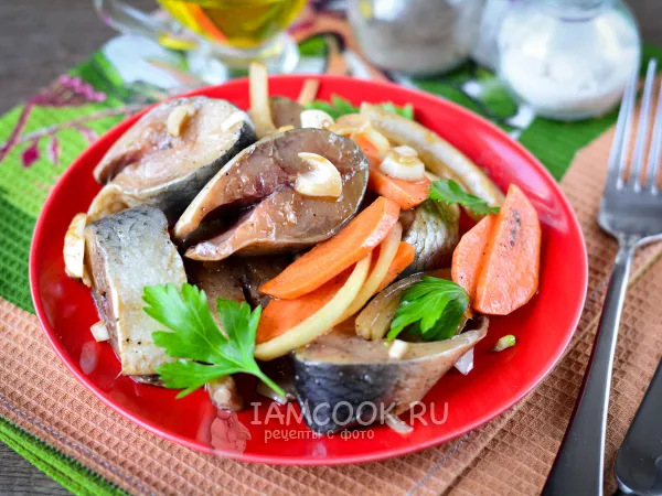 Фото блюда: Маринованная сельдь с морковью и луком