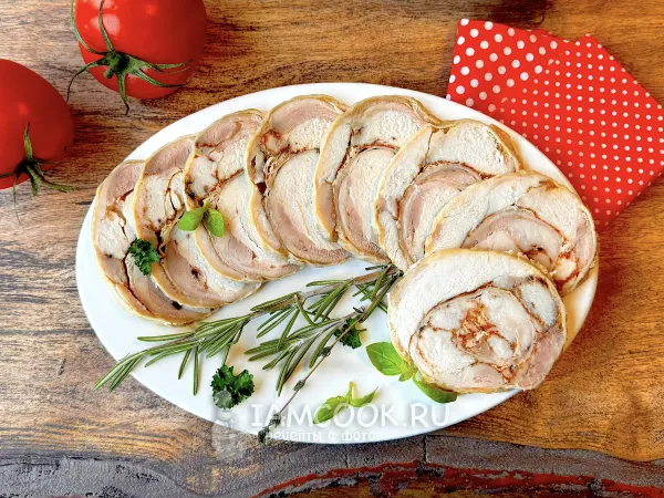 Фото блюда: Куриный рулет из целой курицы