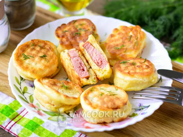 Фото готового блюда: Сардельки в кляре на сковороде