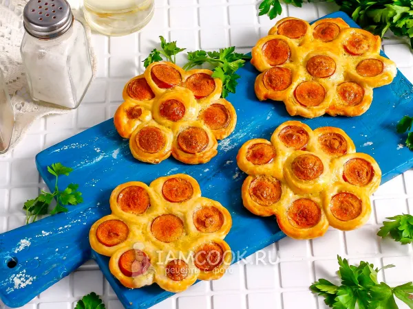 Фото готового блюда: Сосиска в тесте «Ромашка»