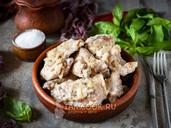 Фото блюда: Тушеный кролик в сметане в кастрюле