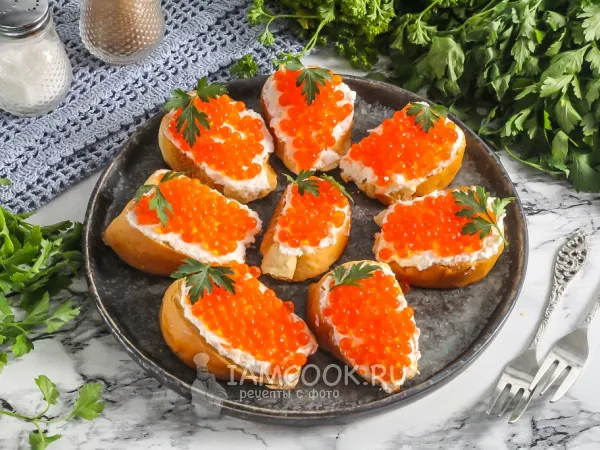 Фото блюда: Брускетта с красной икрой