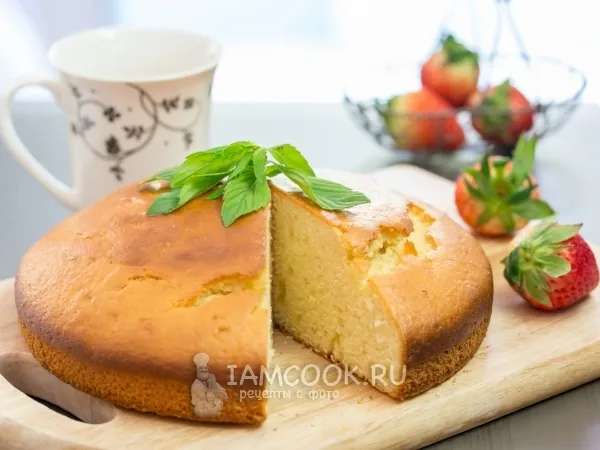 Фото готового блюда: Пирог на йогурте на скорую руку