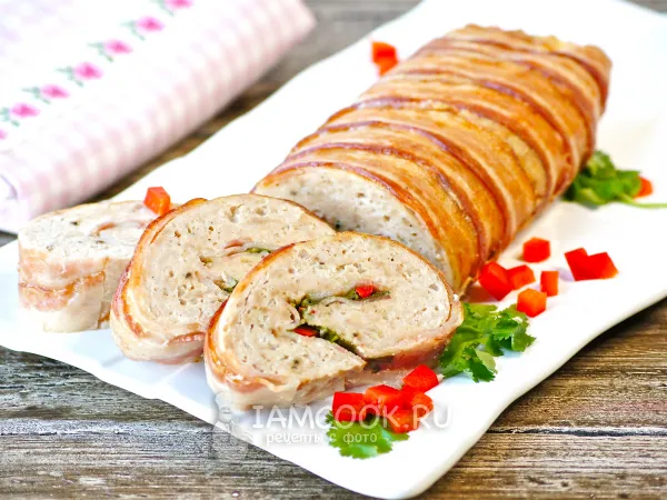 Фото готового блюда: Куриный рулет с беконом