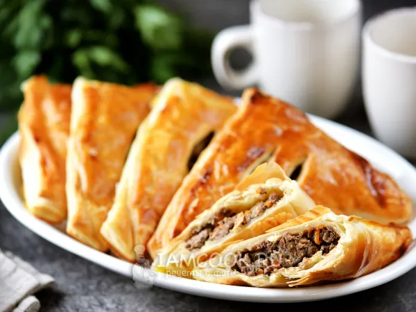 Фото готового блюда: Слойки с печенью