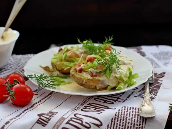 Фото готового блюда: Картофельные лодочки с сыром и беконом