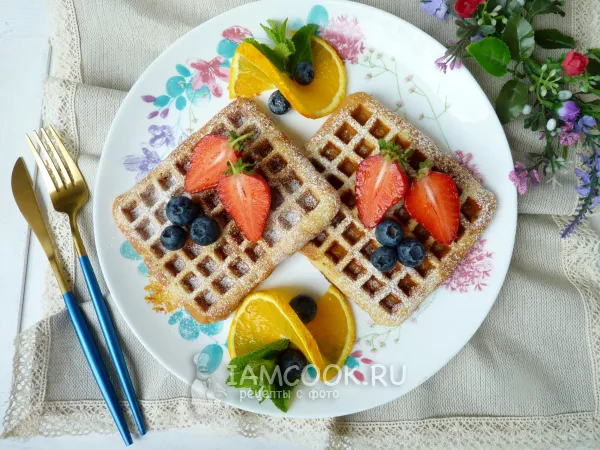 Фото готового блюда: Вафли из рисовой муки с яблоком и апельсином