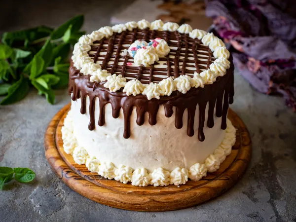 Фото блюда: Шоколадно-ванильный торт