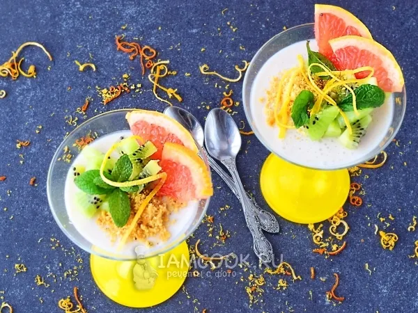 Фото блюда: Десерт из сметаны и желатина с фруктами