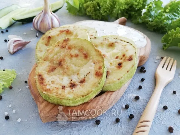 Фото блюда: Жареные кабачки с чесноком и сметаной