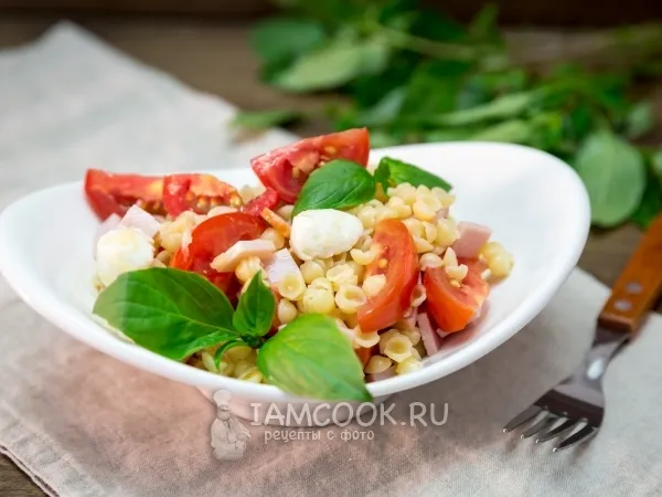 Фото готового блюда: Итальянский салат с макаронами и ветчиной