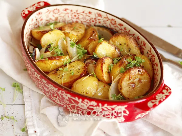 Фото готового блюда: Картошка с луком в аэрогриле