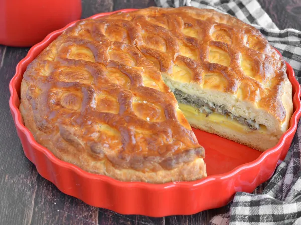 Фото блюда: Пирог с мойвой и картошкой в духовке