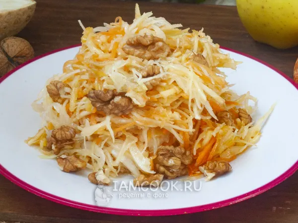Фото блюда: Салат из капусты, сельдерея, яблока и моркови