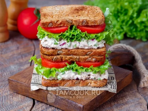 Фото готового блюда: Бутерброды с тунцом и сельдереем