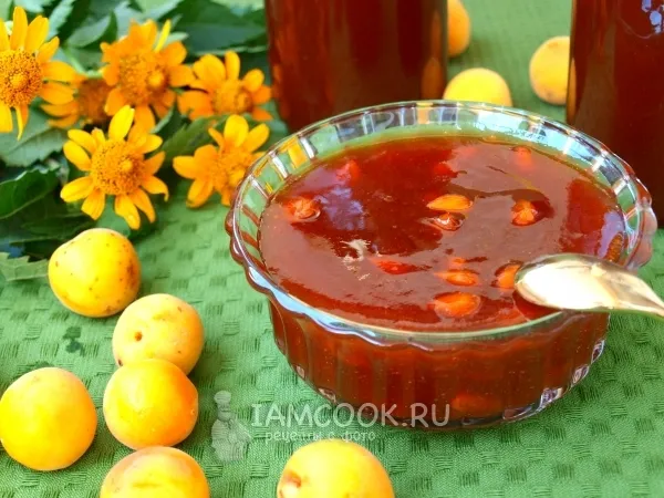 Фото готового блюда: Абрикосовый джем с ядрами