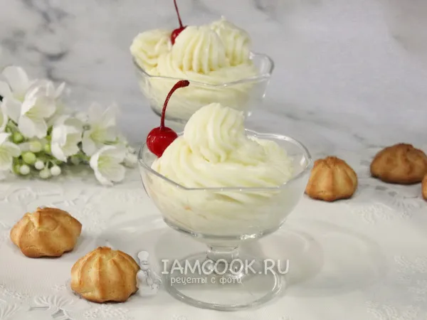 Фото готового блюда: Заварной крем со сгущенкой и сметаной