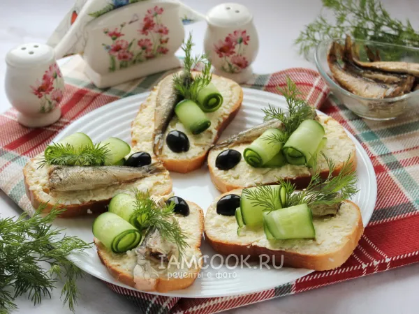 Фото блюда: Еврейские бутерброды со шпротами и огурцом