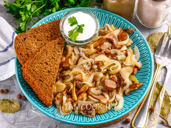 Фото блюда: Жареные маслята с луком