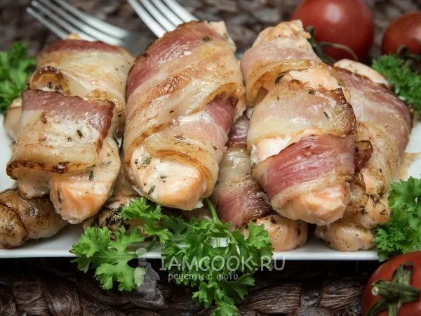 Фото готового блюда: Семга запеченная в беконе