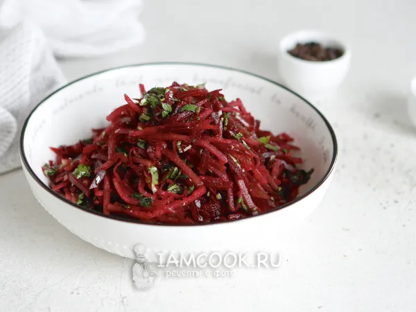 Фото блюда: Салат из свеклы и зеленой редьки