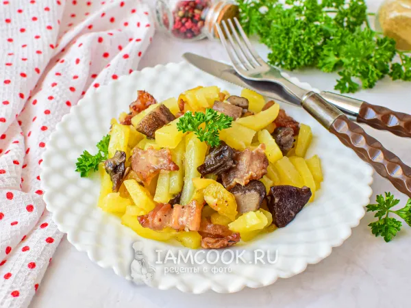 Фото готового блюда: Жареная картошка с салом и грибами