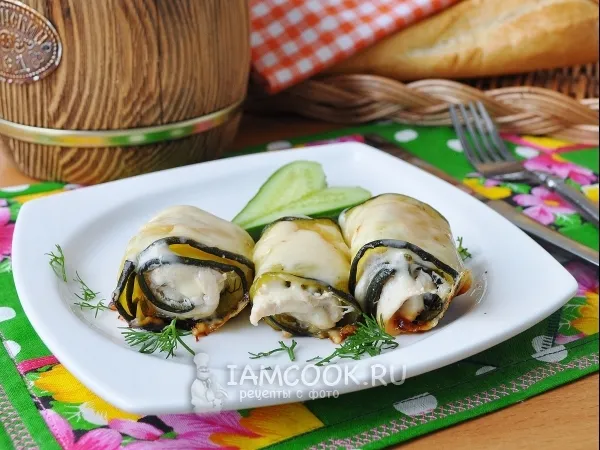 Фото готового блюда: Рулетики из кабачка с куриной грудкой в мультиварке
