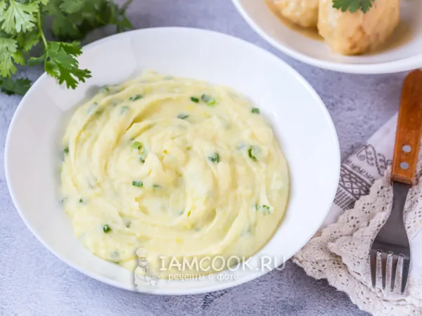 Фото готового блюда: Картофельное пюре с сыром и зеленым луком