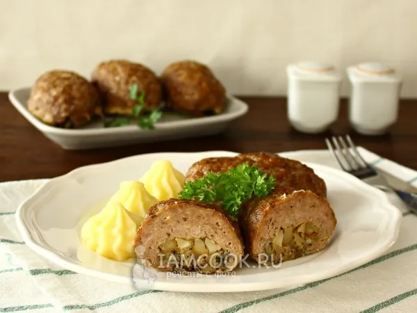 Фото готового блюда: Мясные зразы с грибами в духовке