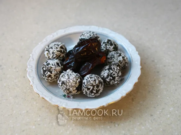 Фото готового блюда: Конфеты из фиников с кунжутом и конопляной мукой