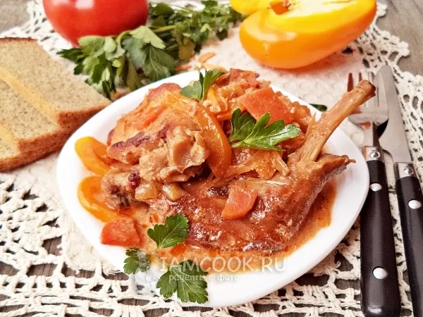 Фото готового блюда: Тушеный кролик с капустой